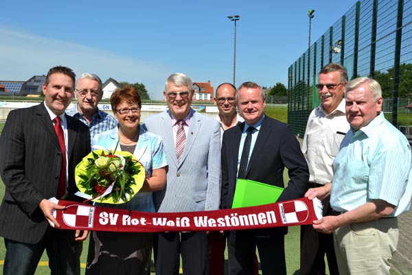 Ehrung für Clemens Weber für 37 Jahre Geschäftsführertätigkeit für RWW (Foto: Anzeiger)