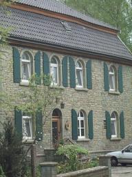 Haus Schütz aus Grünsandstein