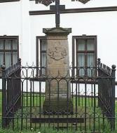 Denkmal und Totenkeller der Familie von Papen-Lohe.
