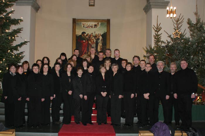 BELCANTO, der Chor unter der Leitung von Helmut Pieper, sang im Hochamt am 18. Januar 2009 Choräle und Motetten von Mozart, Bach und Mendelssohn - Foto: Wetfalenpost