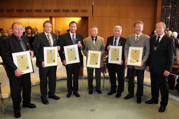 Rainer Wiemer und Hans-Joachim Nierling erhielten Ehrennadel der Stadt Werl
