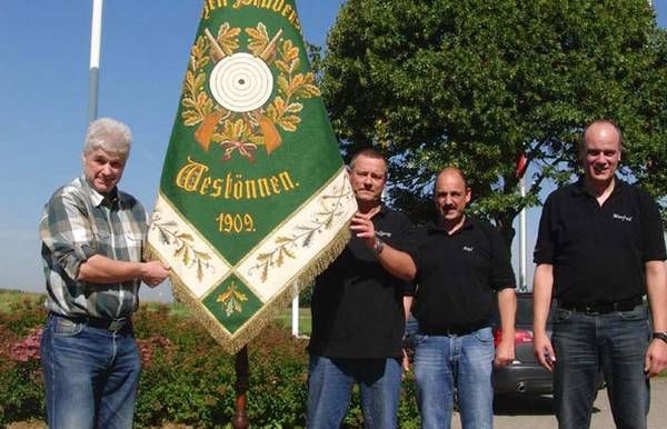 Historische Fahne der Schützen kehrt nach Restaurierung zurück nach Westönnen