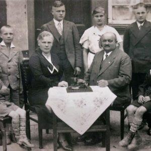 Franz Kaspar Brandt im Kreise seiner Familie um 1930