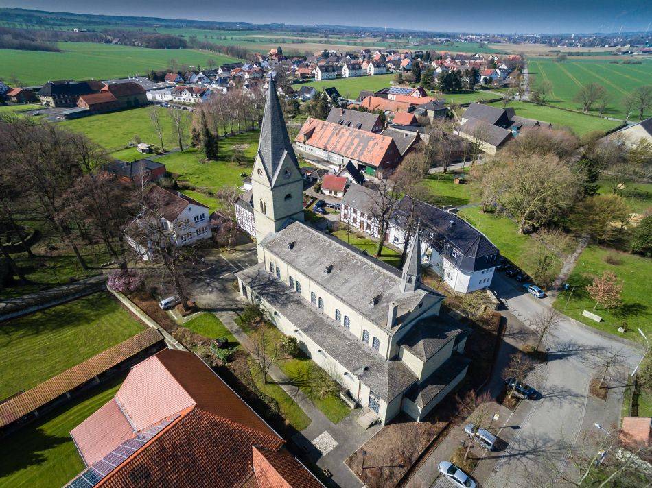 Dieses Bild hat ein leeres Alt-Attribut. Der Dateiname ist 20231122_Kirche01.jpg
